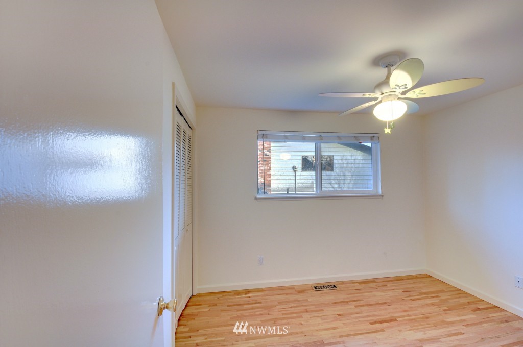 612 South 25th Street Renton, WA 98055 - Photo 12 of 15