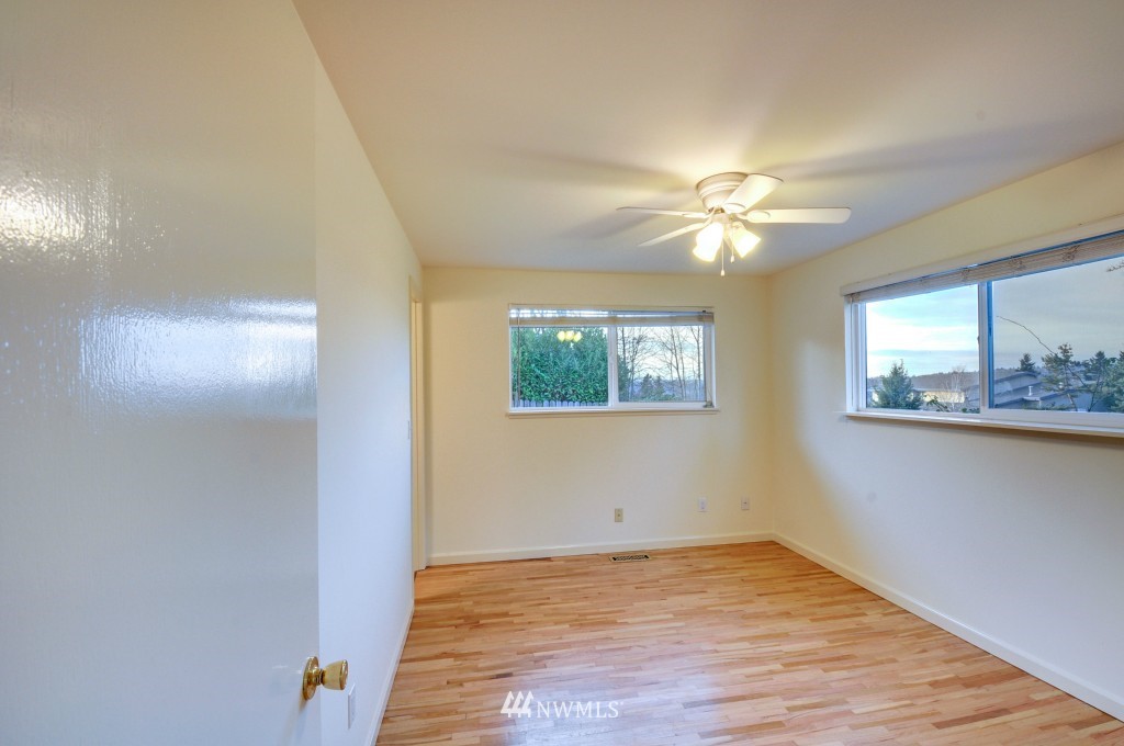 612 South 25th Street Renton, WA 98055 - Photo 13 of 15