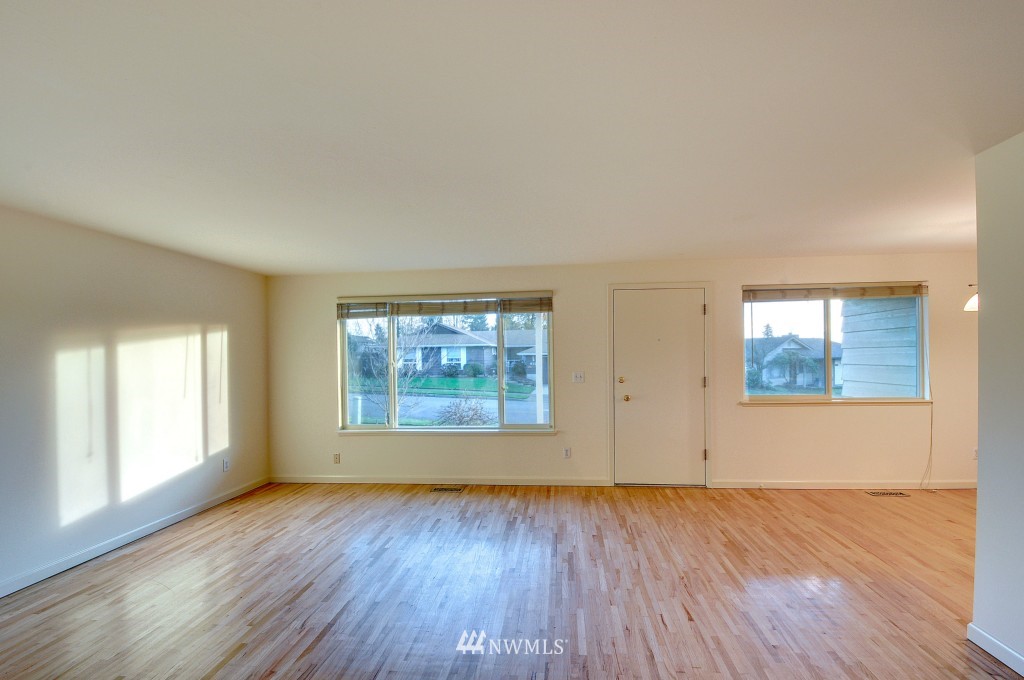 612 South 25th Street Renton, WA 98055 - Photo 3 of 15