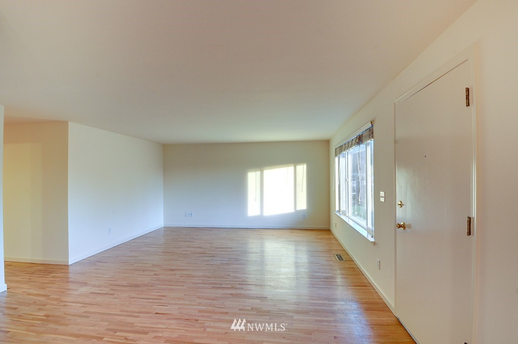 612 South 25th Street Renton, WA 98055 - Photo 4 of 15