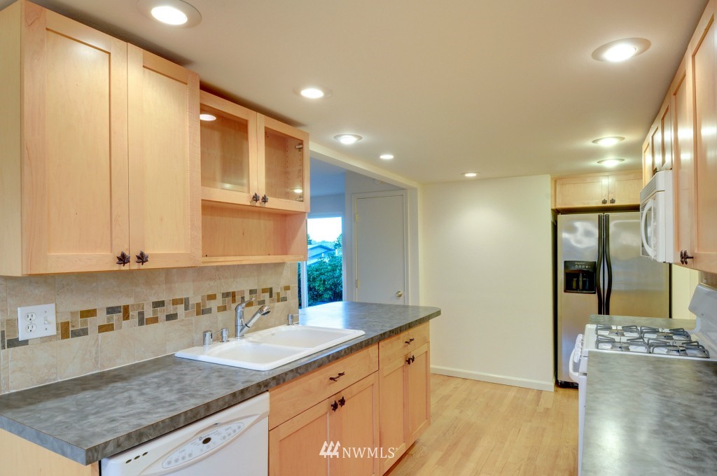 612 South 25th Street Renton, WA 98055 - Photo 5 of 15