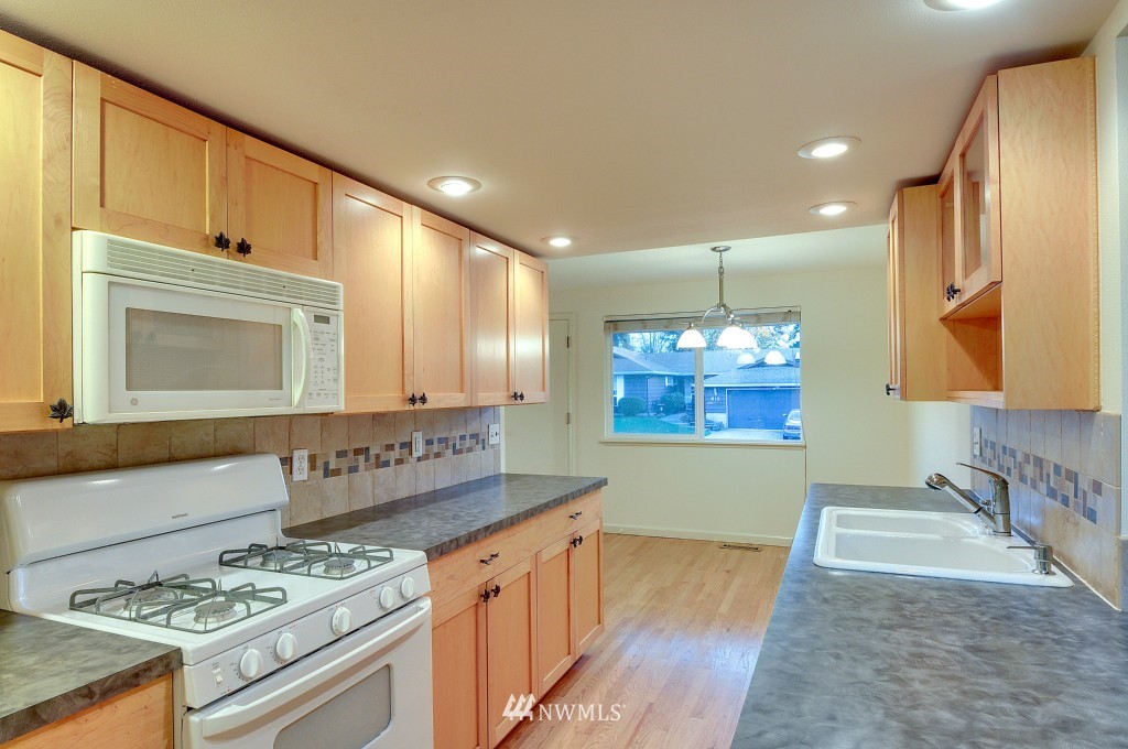 612 South 25th Street Renton, WA 98055 - Photo 6 of 15