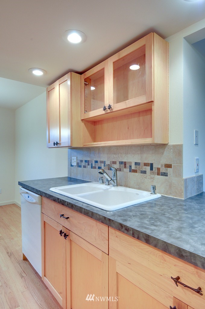 612 South 25th Street Renton, WA 98055 - Photo 7 of 15