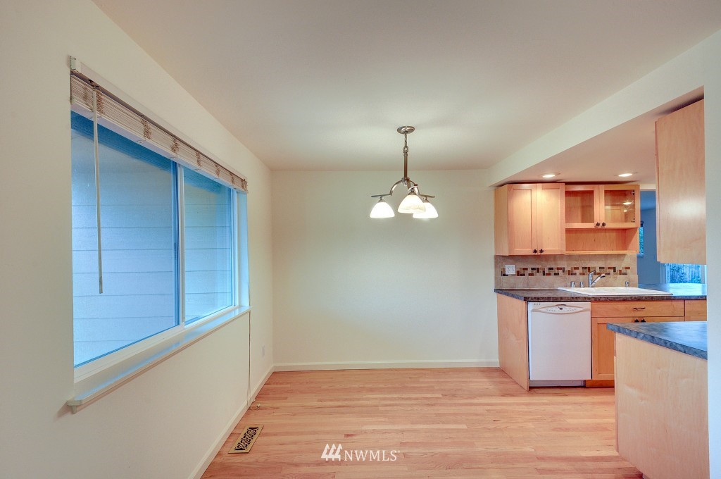 612 South 25th Street Renton, WA 98055 - Photo 8 of 15