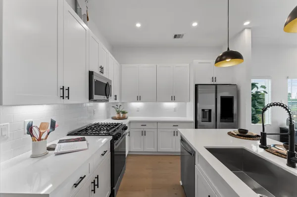 $319,900 | 3011 Jensen Drive, Houston, TX 77026