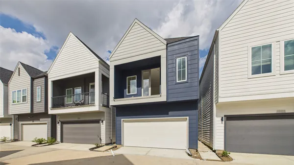 $319,900 | 3011 Jensen Drive, Houston, TX 77026