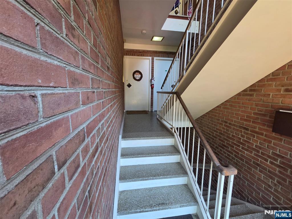 60 Madison Place, Unit A10 Ridgewood, NJ 07450 - Photo 4 of 34