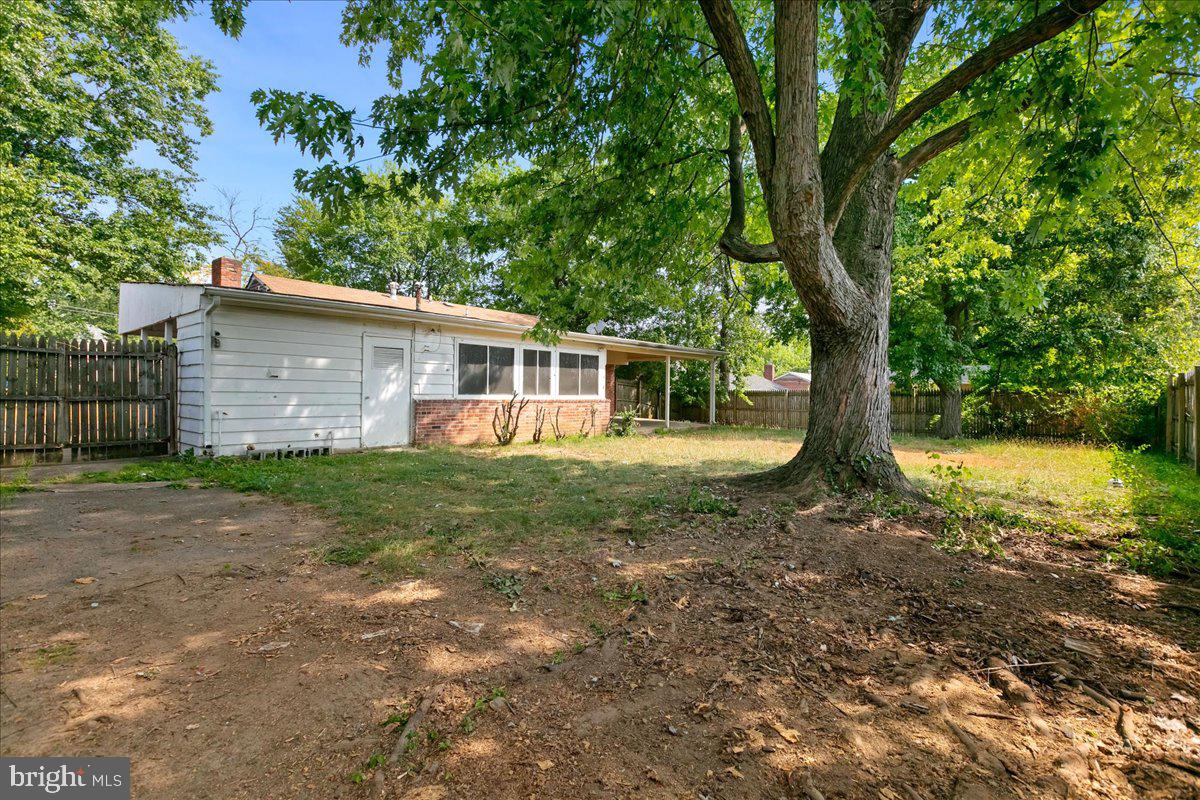 4007 Arcadia Road Alexandria, VA 22312 - Photo 27 of 28 Flat back yard