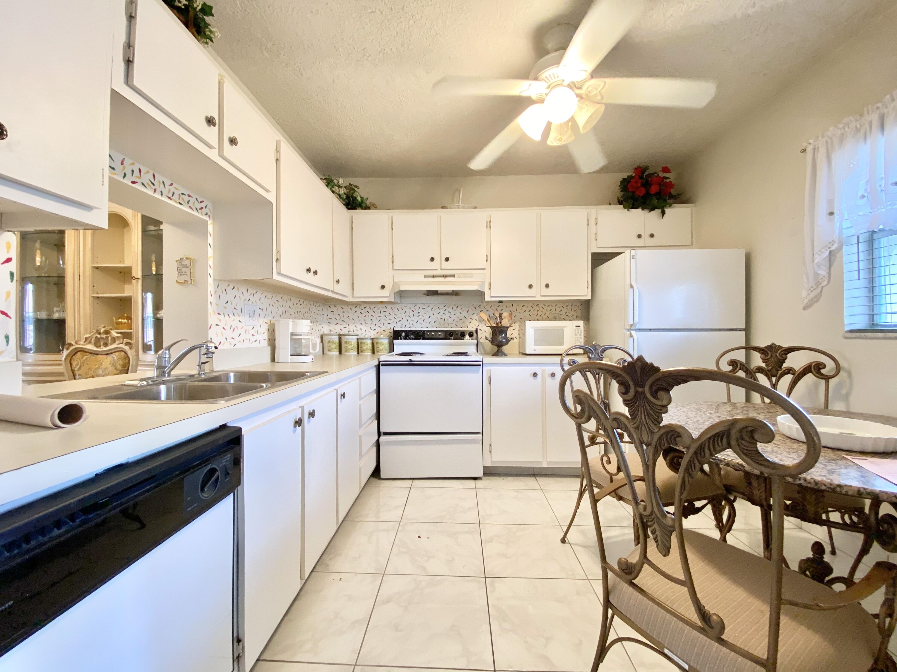 250 Northeast 20th Street, Unit 211 Boca Raton, FL 33431 - Photo 3 of 12 4
