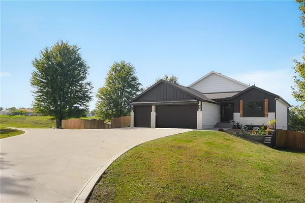 $589,900 | 729 Hurley Street, Peculiar, MO 64078