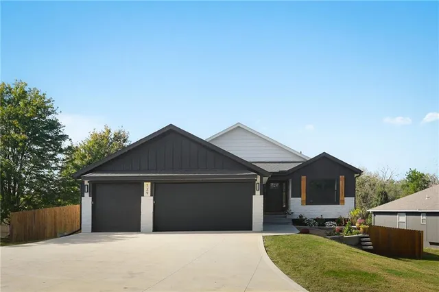 $579,900 | 729 Hurley Street, Peculiar, MO 64078