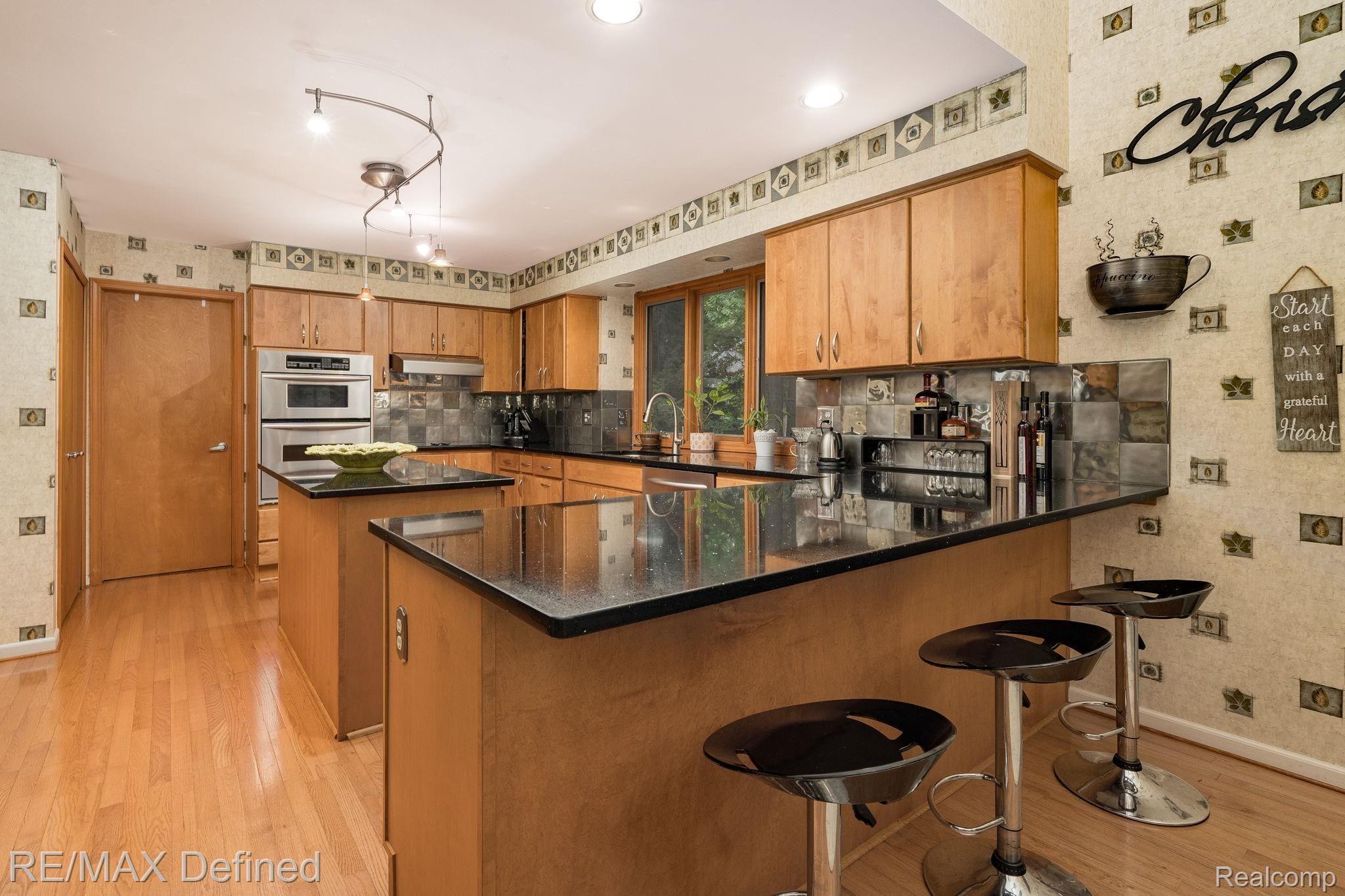 1927 Brookfield Road Rochester, MI 48306 - Photo 13 of 62 13-web-or-mls-1927-Brookfield-Ct-13.jpg