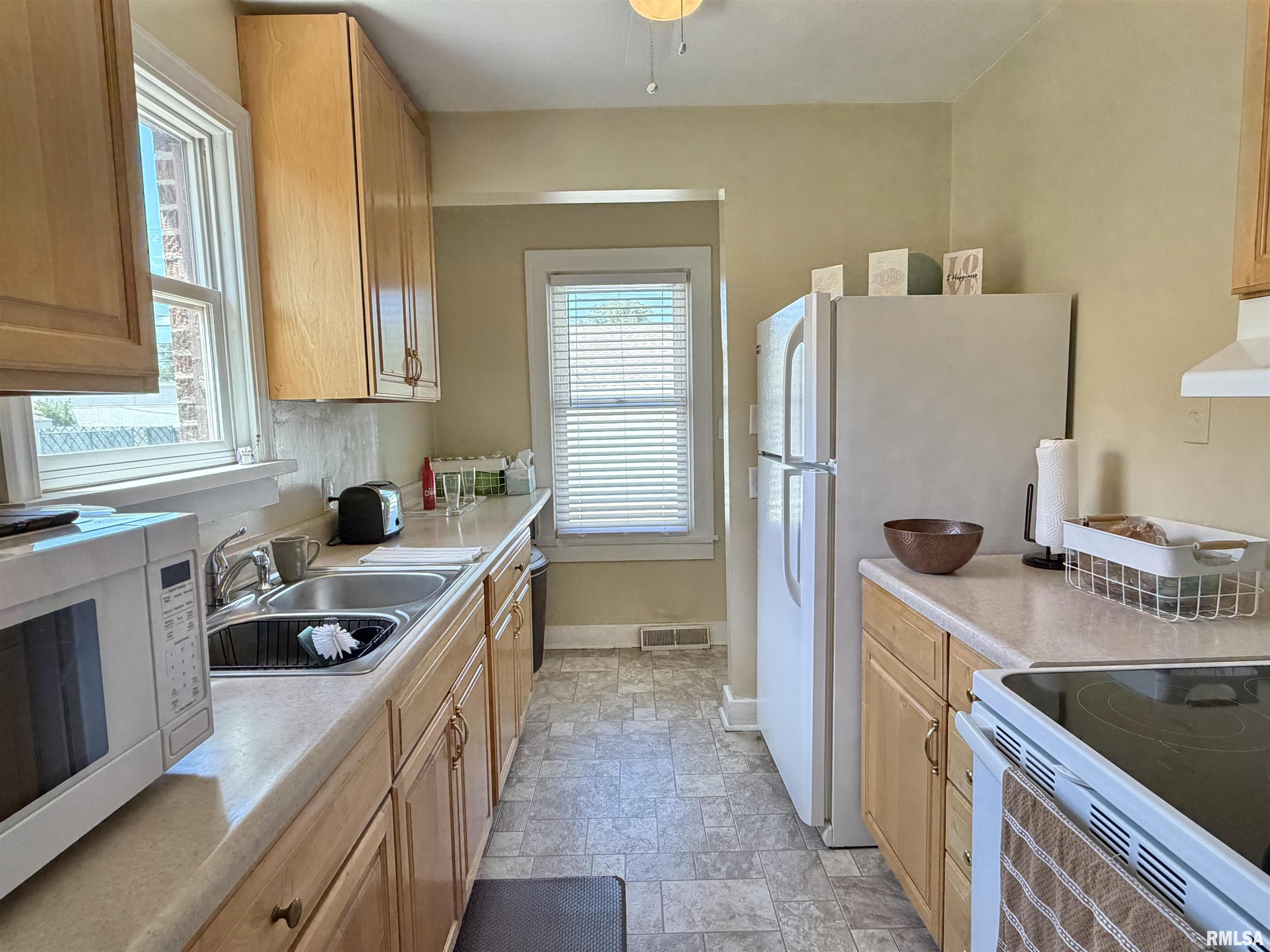 1809 South State Street Springfield, IL 62704 - Photo 10 of 26 Gallery Image 10