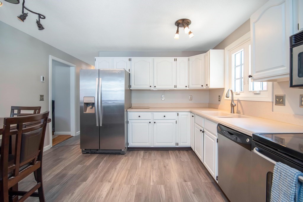 21 West Ware Road Palmer, MA 01069 - Photo 4 of 31