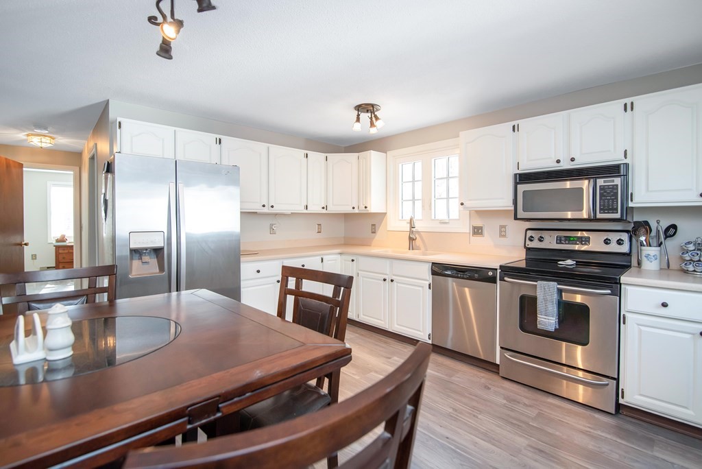 21 West Ware Road Palmer, MA 01069 - Photo 5 of 31