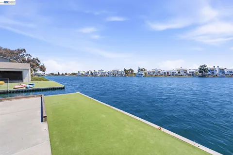 $745,000 | 1075 Shell Boulevard, Unit 11, Foster City, CA 94404