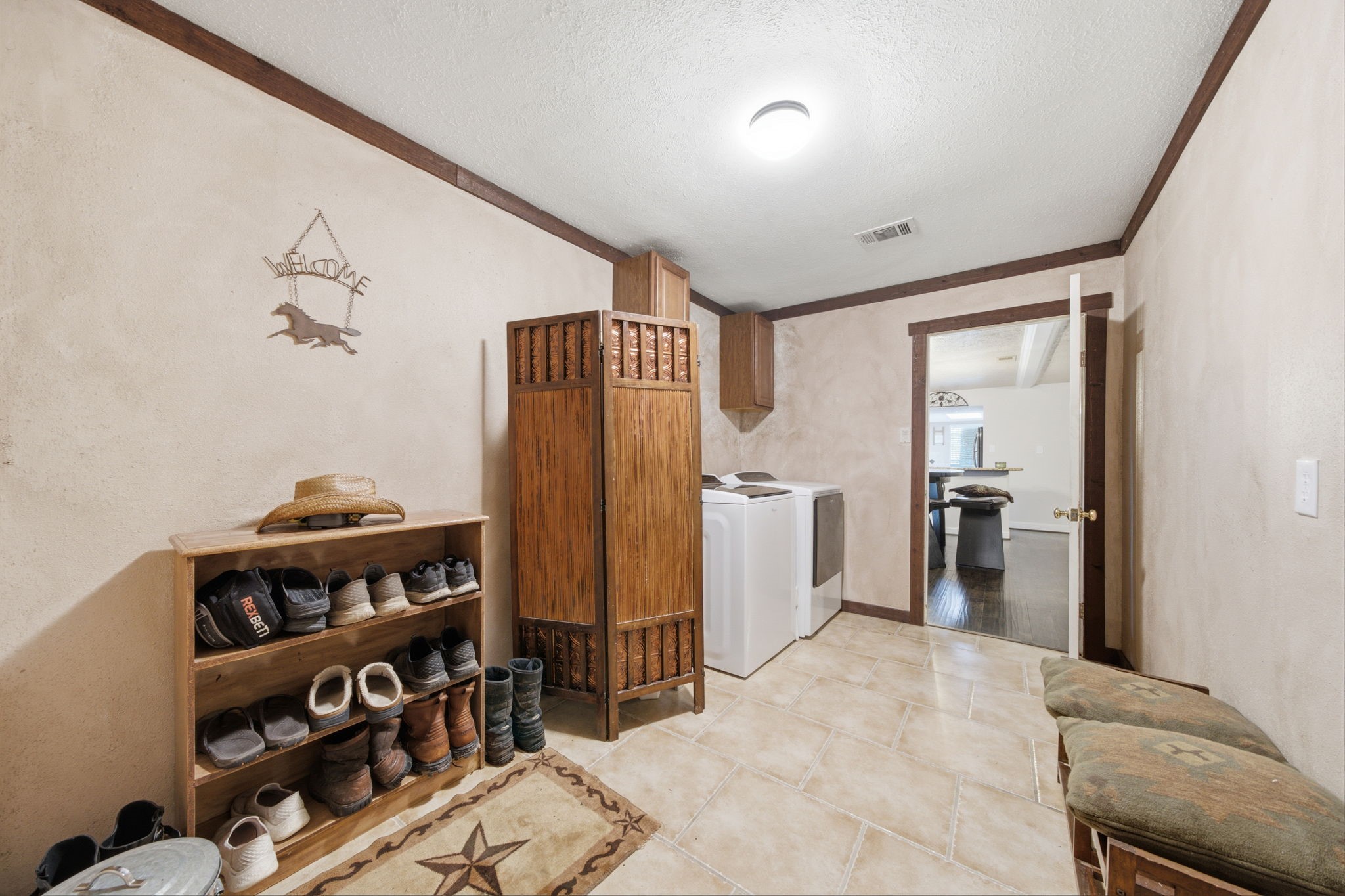9905 Kleppel Road Tomball, TX 77375 - Photo 24 of 37 Large Mud room with Laundry
