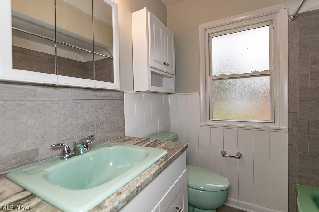 1227 Blanchester Road Lyndhurst, OH 44124 - Photo 14 of 35