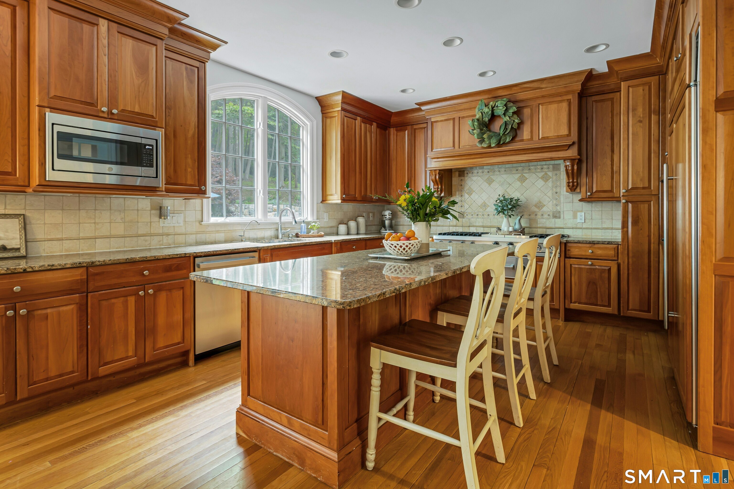 14 Turtle Ridge Court Ridgefield, CT 06877 - Photo 10 of 40 Chef's Kitchen with Viking Range & SubZero