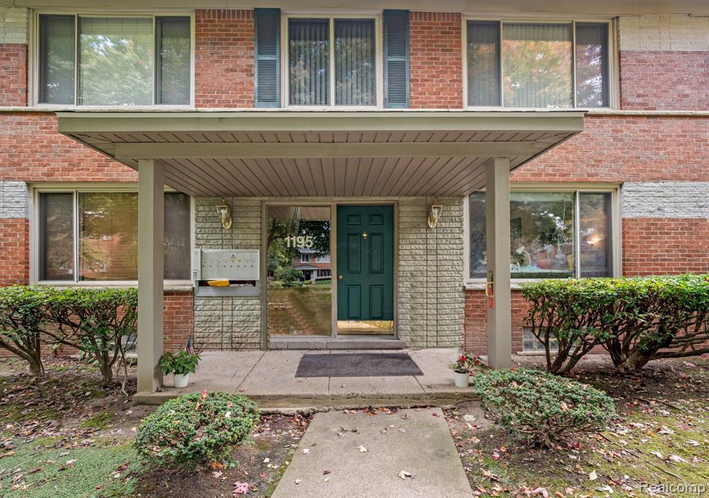 1195 Derby Road, Unit 8 Birmingham, MI 48009 - Photo 2 of 32