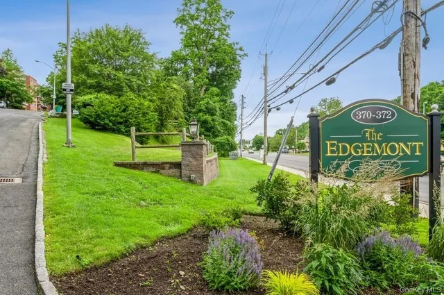 $394,999 | 372 Central Park Avenue, Unit 2E, Scarsdale, NY 10583