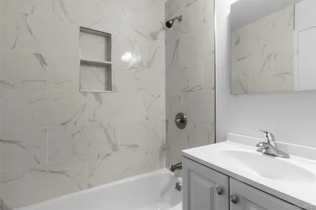 $394,999 | 372 Central Park Avenue, Unit 2E, Scarsdale, NY 10583