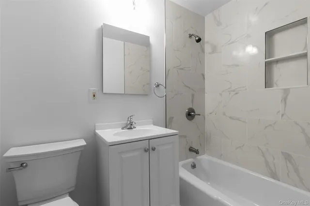 $394,999 | 372 Central Park Avenue, Unit 2E, Scarsdale, NY 10583