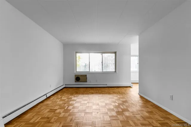 $394,999 | 372 Central Park Avenue, Unit 2E, Scarsdale, NY 10583