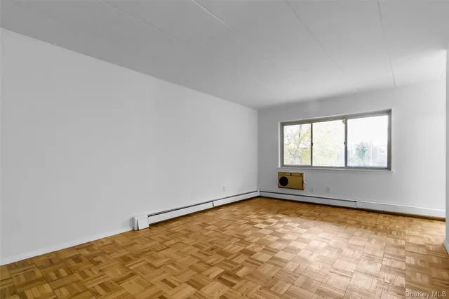 $394,999 | 372 Central Park Avenue, Unit 2E, Scarsdale, NY 10583