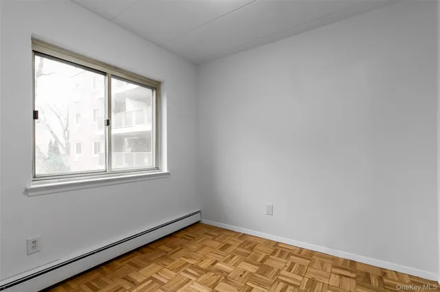 $394,999 | 372 Central Park Avenue, Unit 2E, Scarsdale, NY 10583