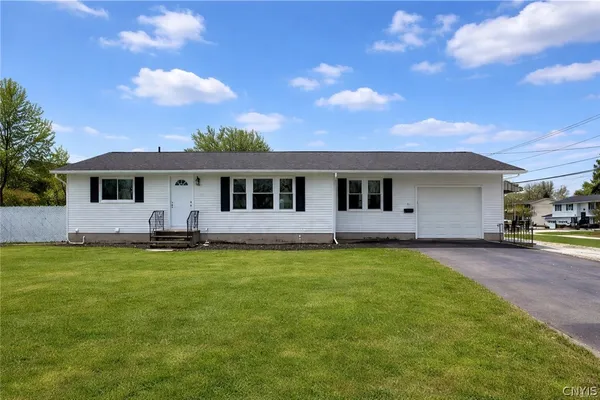 $2,100 | 4989 Driftwood Drive, Salina, NY 13088