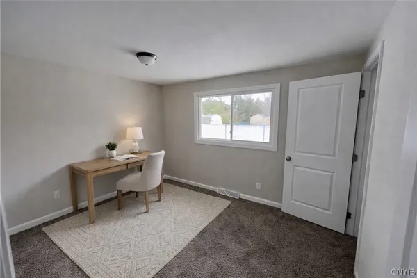 $2,100 | 4989 Driftwood Drive, Salina, NY 13088