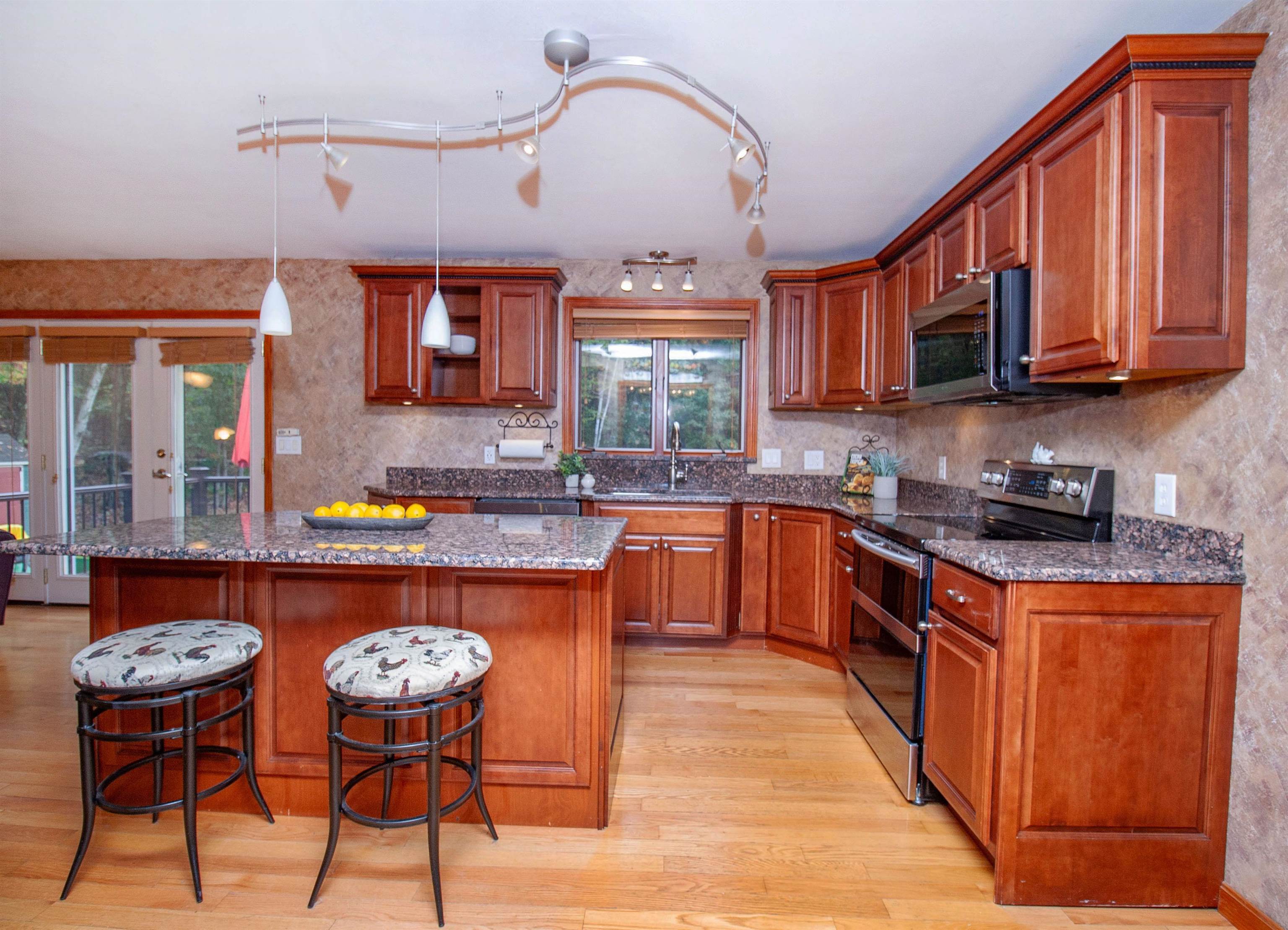 46 Alexander Road Londonderry, NH 03053 - Photo 12 of 60