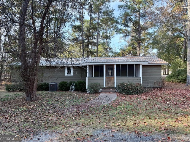 822 North Lewis Street Metter, GA 30439 - Photo 17 of 19 a front view of a house with a garden