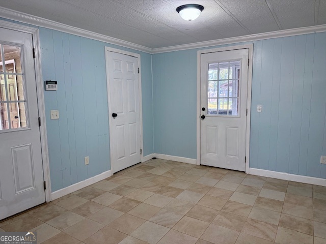 822 North Lewis Street Metter, GA 30439 - Photo 7 of 19 an empty room with windows and closet