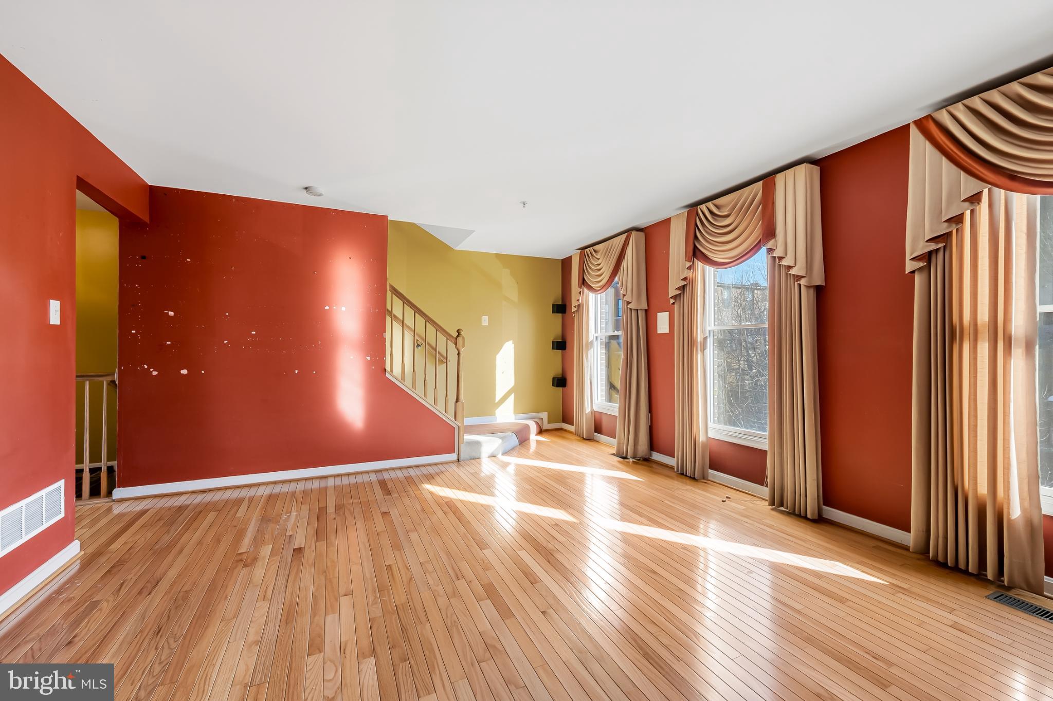 252 Robert Street Baltimore, MD 21217 - Photo 11 of 51 Spacious living area featuring bright details