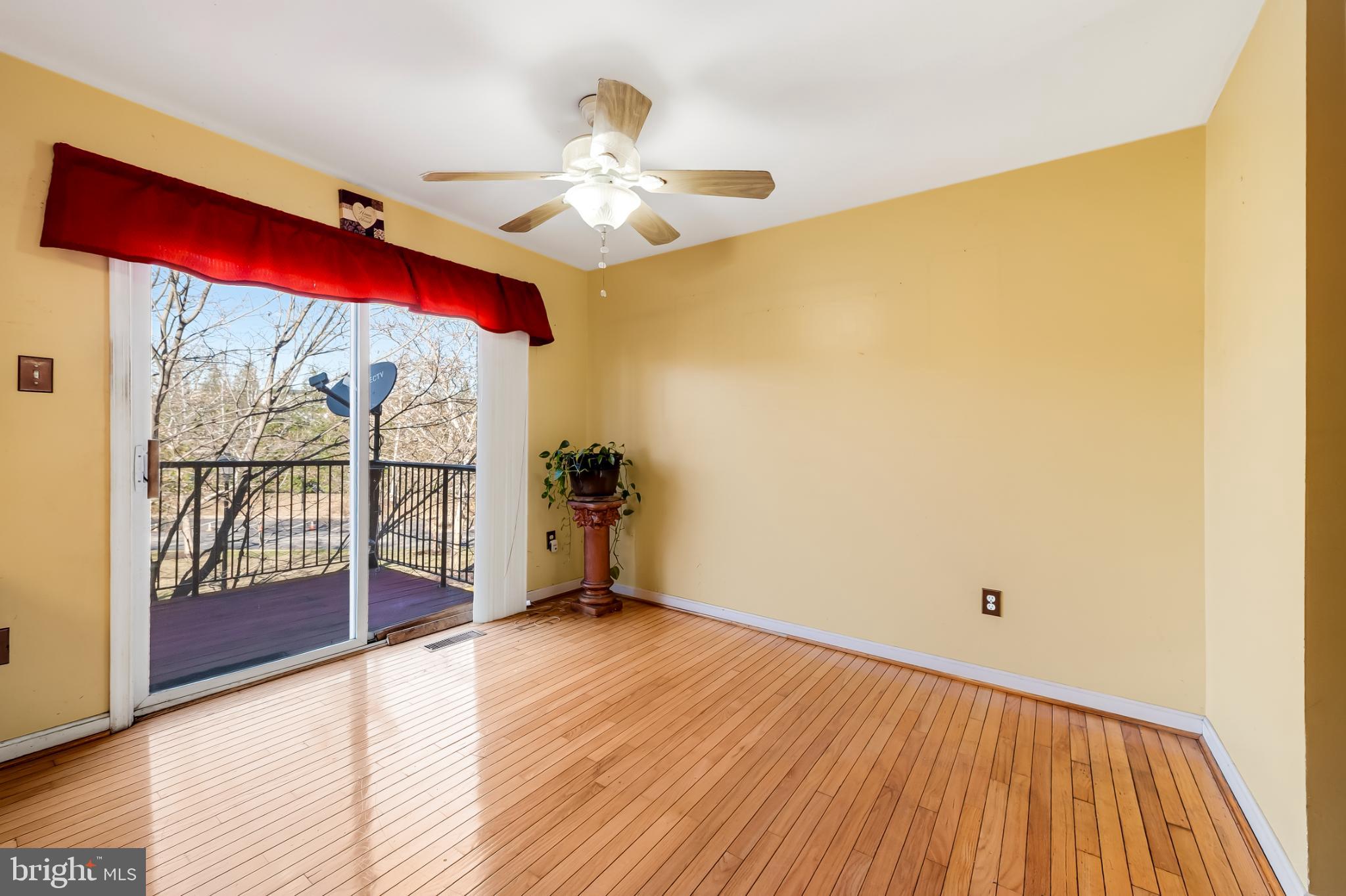 252 Robert Street Baltimore, MD 21217 - Photo 20 of 51 a view of an empty room with a window