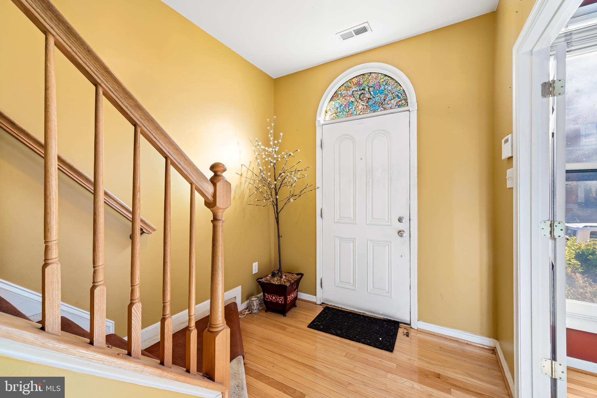 252 Robert Street Baltimore, MD 21217 - Photo 3 of 51 Welcoming entryway.