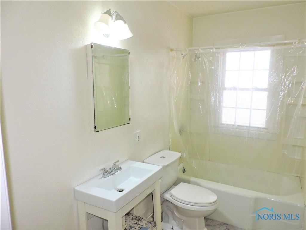 2660 Gracewood Road Toledo, OH 43613 - Photo 7 of 24 Gallery Image 7