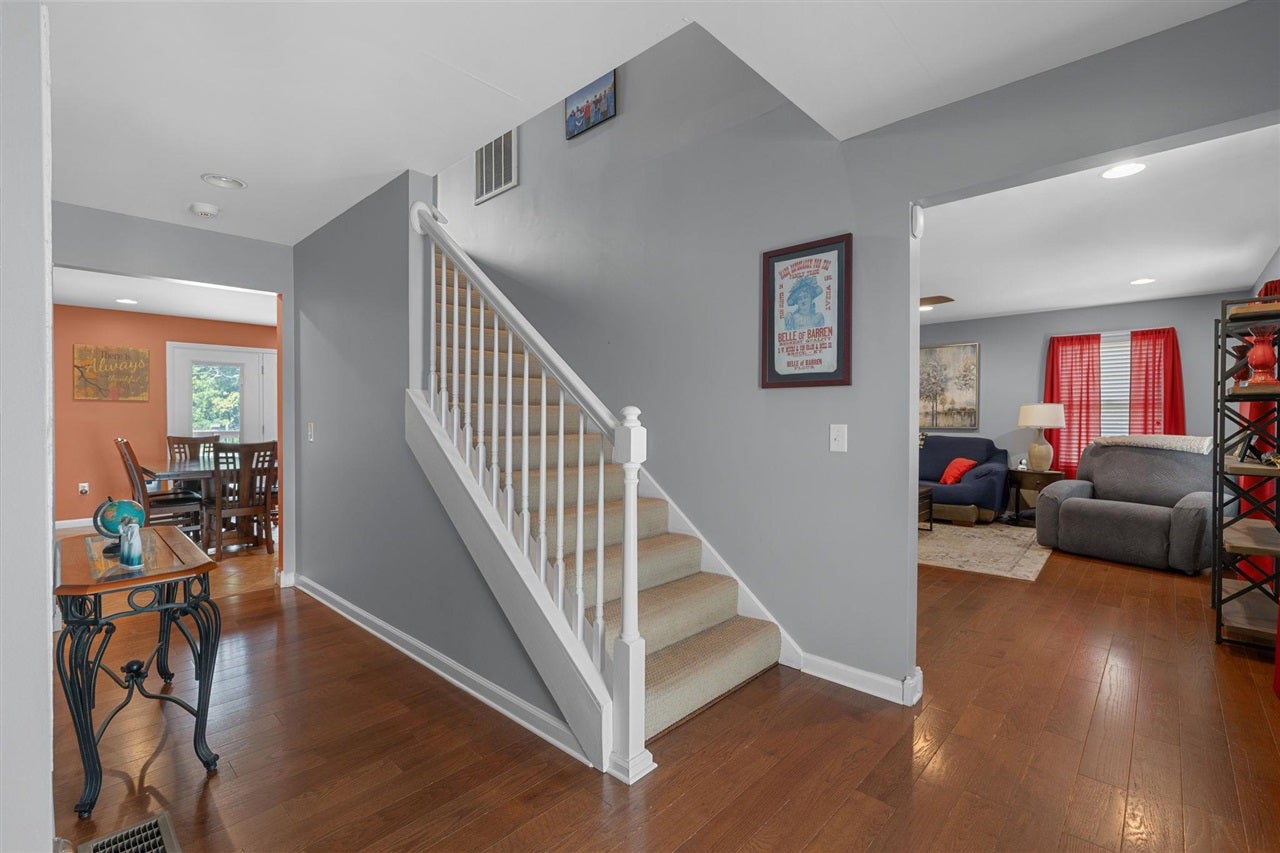 328 Peterson Road Cave City, KY 42127 - Photo 2 of 38 Gallery Image 2