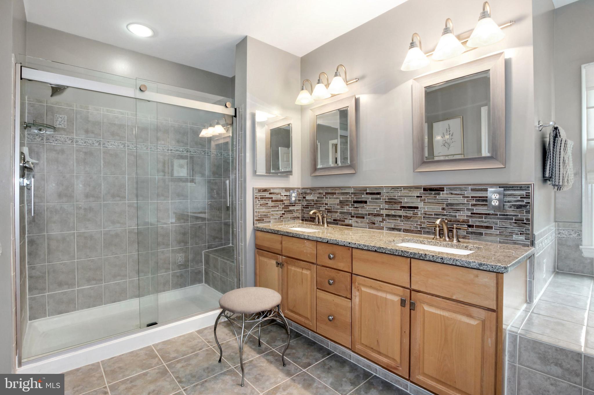 18223 Wickham Road Olney, MD 20832 - Photo 27 of 48 Owner's Suite