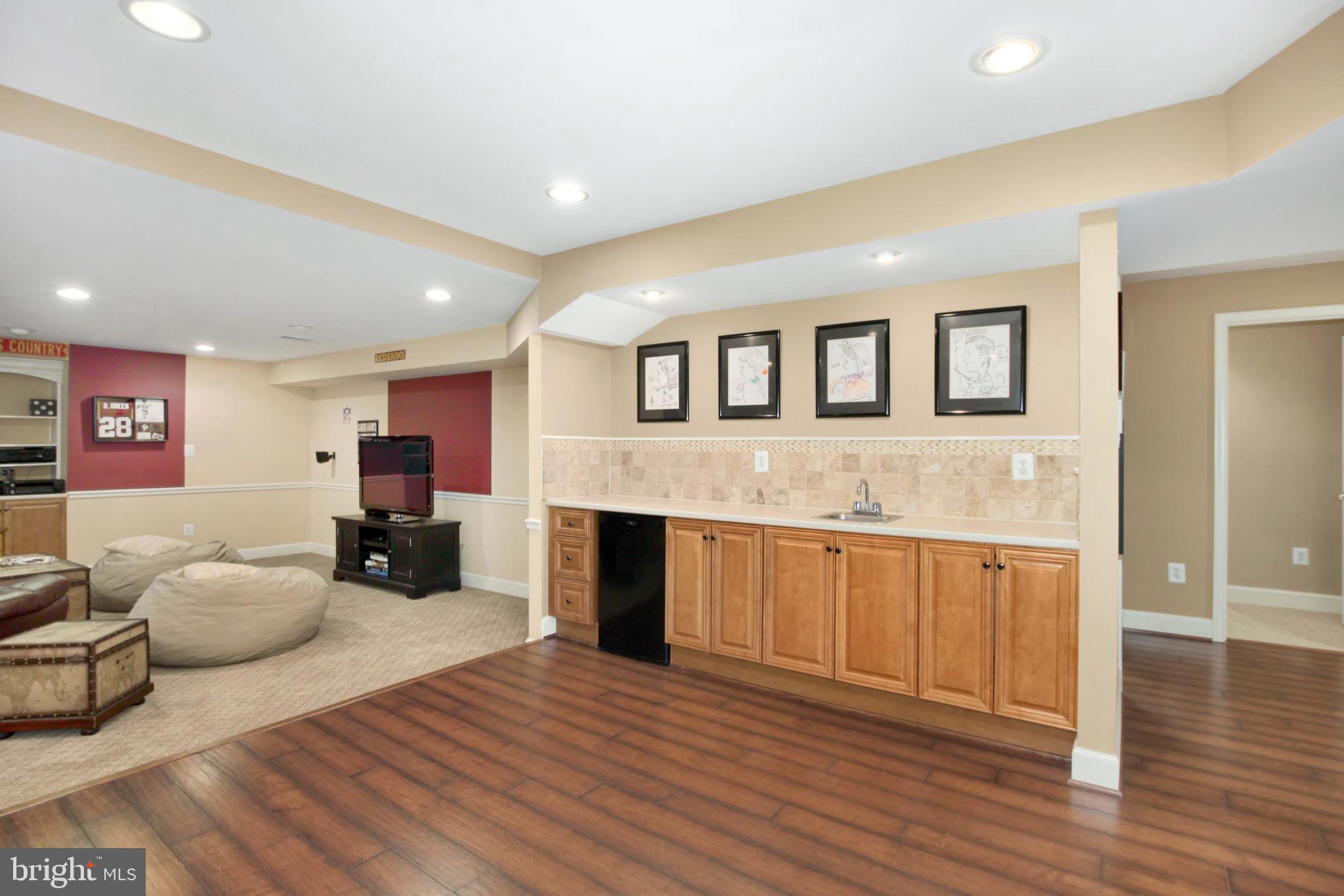 18223 Wickham Road Olney, MD 20832 - Photo 38 of 48 Wet Bar