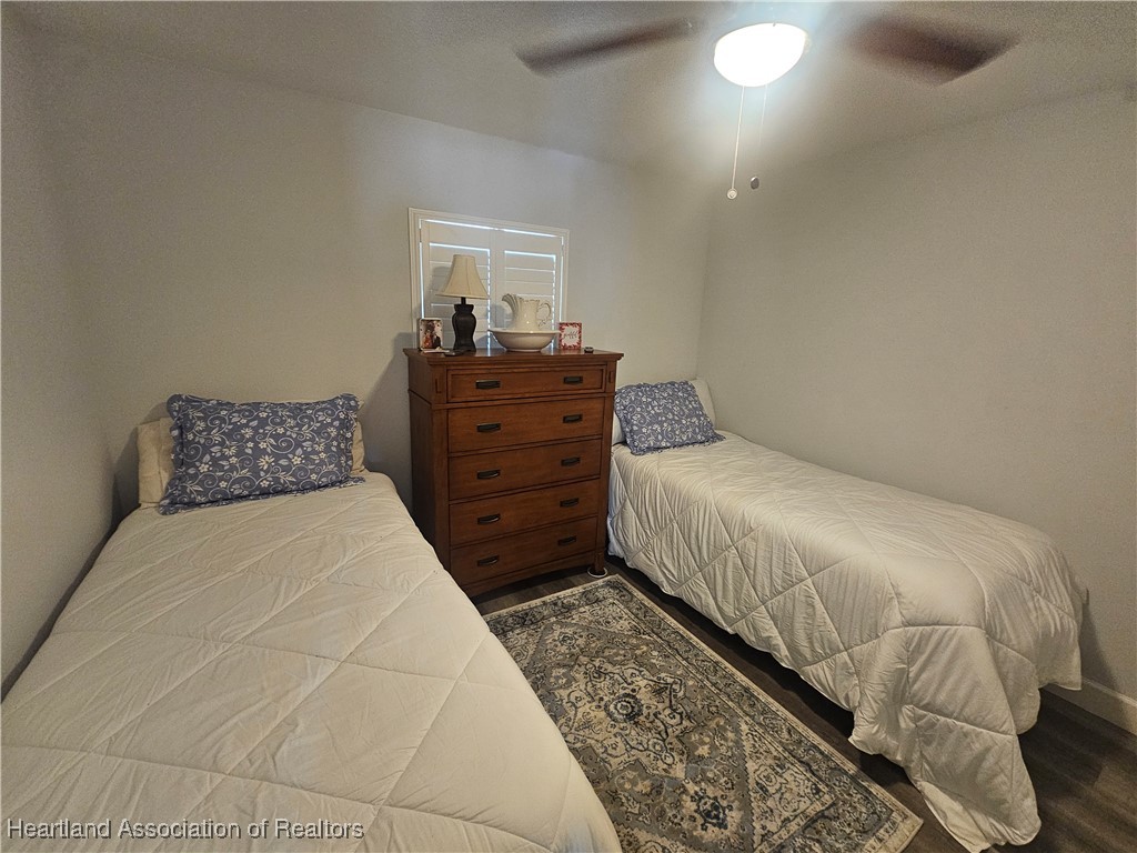 2950 North Sedgewick Road Avon Park, FL 33825 - Photo 4 of 16 a bedroom with a bed and a mirror