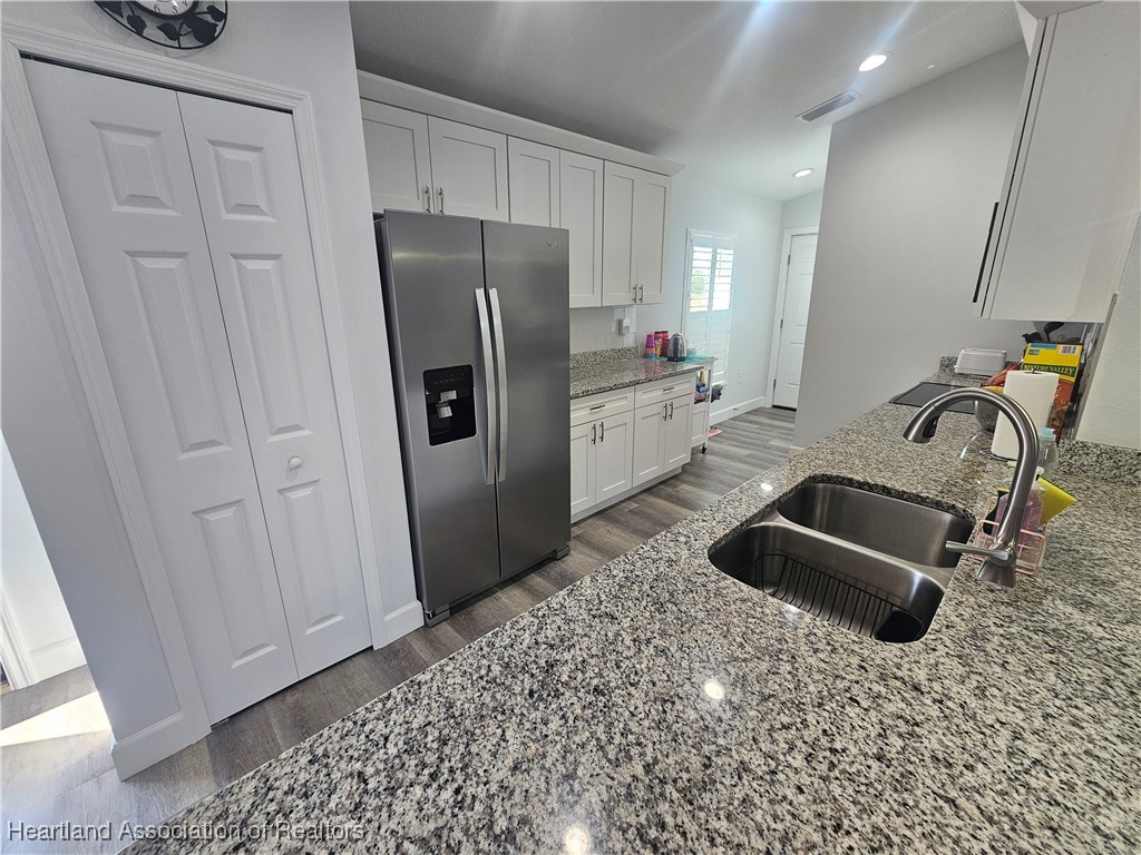 2950 North Sedgewick Road Avon Park, FL 33825 - Photo 8 of 16 a kitchen with refrigerator and window