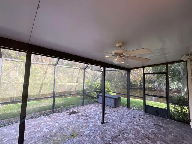 a view of a big room with a big yard