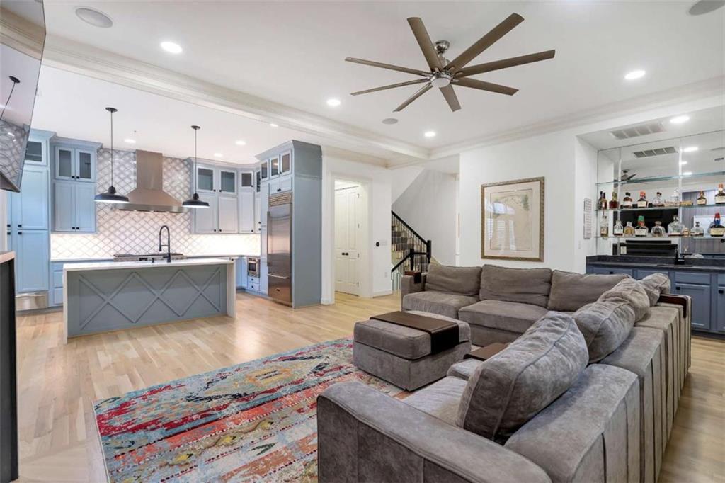 201 Riversgate Drive Atlanta, GA 30339 - Photo 21 of 69 a living room with furniture and kitchen view
