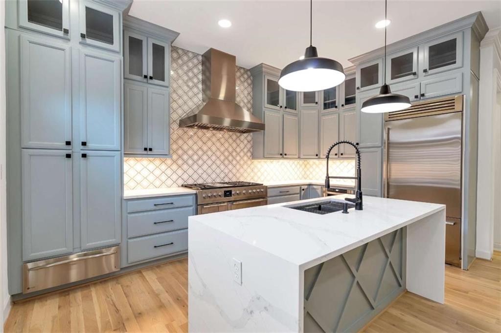 201 Riversgate Drive Atlanta, GA 30339 - Photo 25 of 69 a kitchen with stainless steel appliances a stove a chimney a sink and cabinets