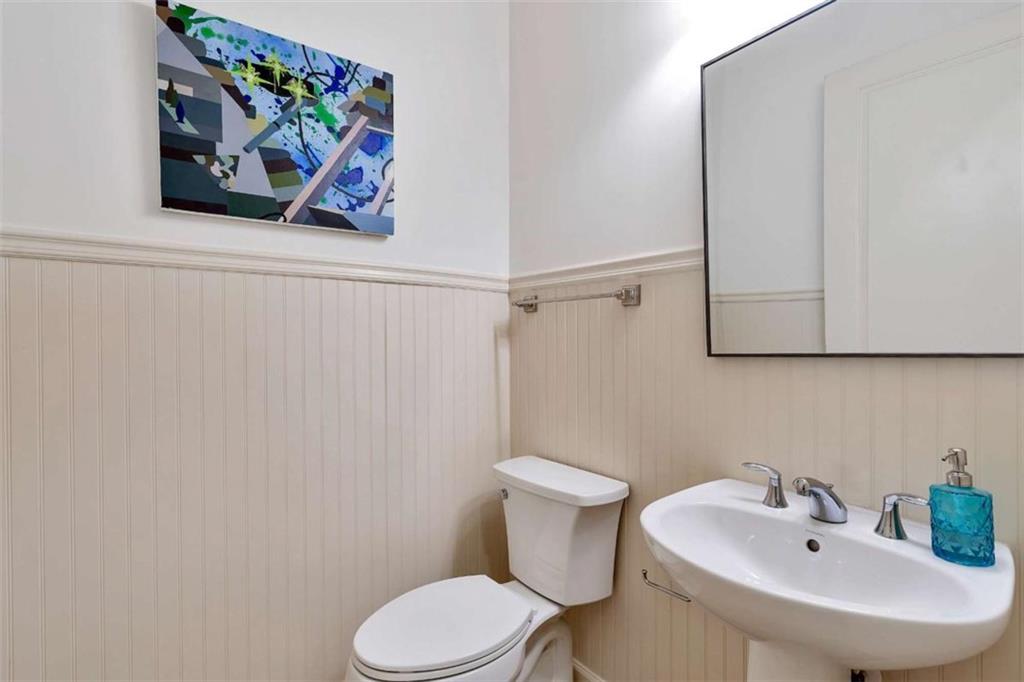 201 Riversgate Drive Atlanta, GA 30339 - Photo 31 of 69 a bathroom with a toilet and a sink