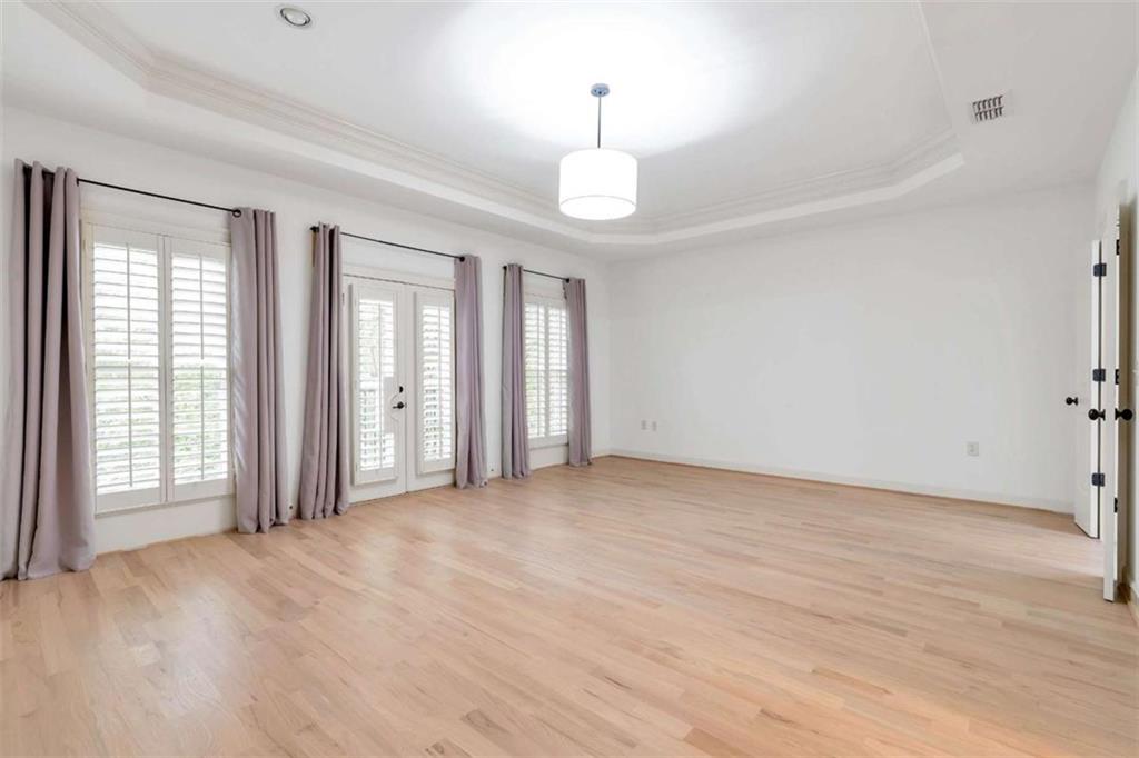 201 Riversgate Drive Atlanta, GA 30339 - Photo 34 of 69 an empty room with wooden floor and windows