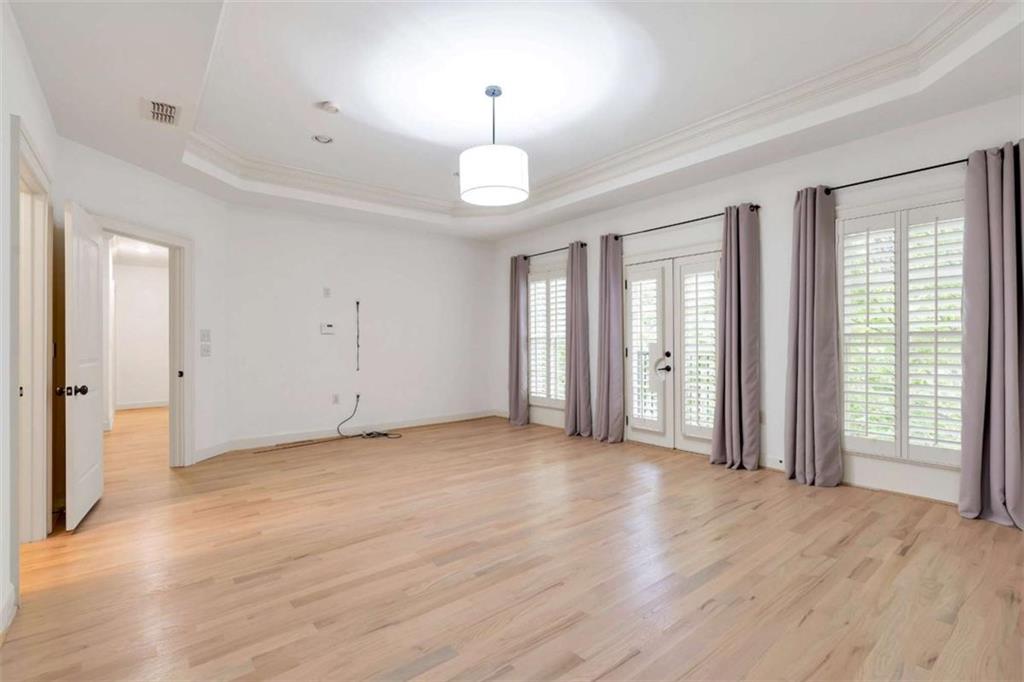 201 Riversgate Drive Atlanta, GA 30339 - Photo 35 of 69 an empty room with wooden floor and windows
